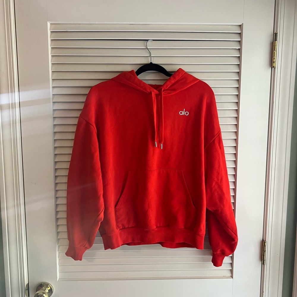 ALO Accolade Hoodie Sweatshirt - Cherry Red